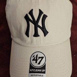 New York Yankees '47 Clean Up Beige Hat with Blue Logo